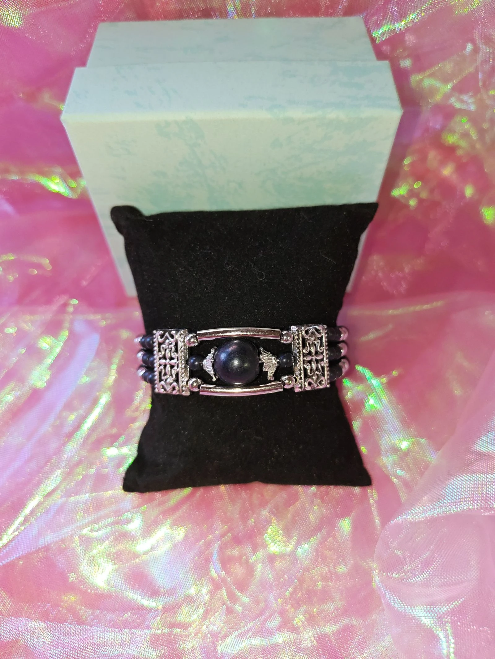 Pulsera de cuentas negra y plateada 